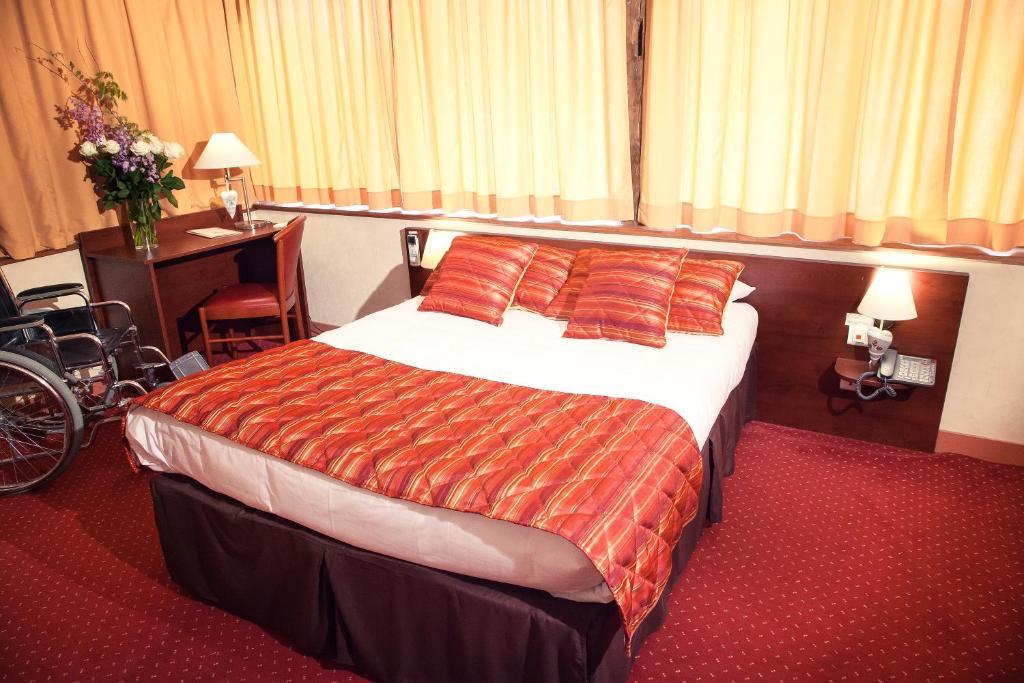 Au Feu De Bois Hotel Amou Room photo